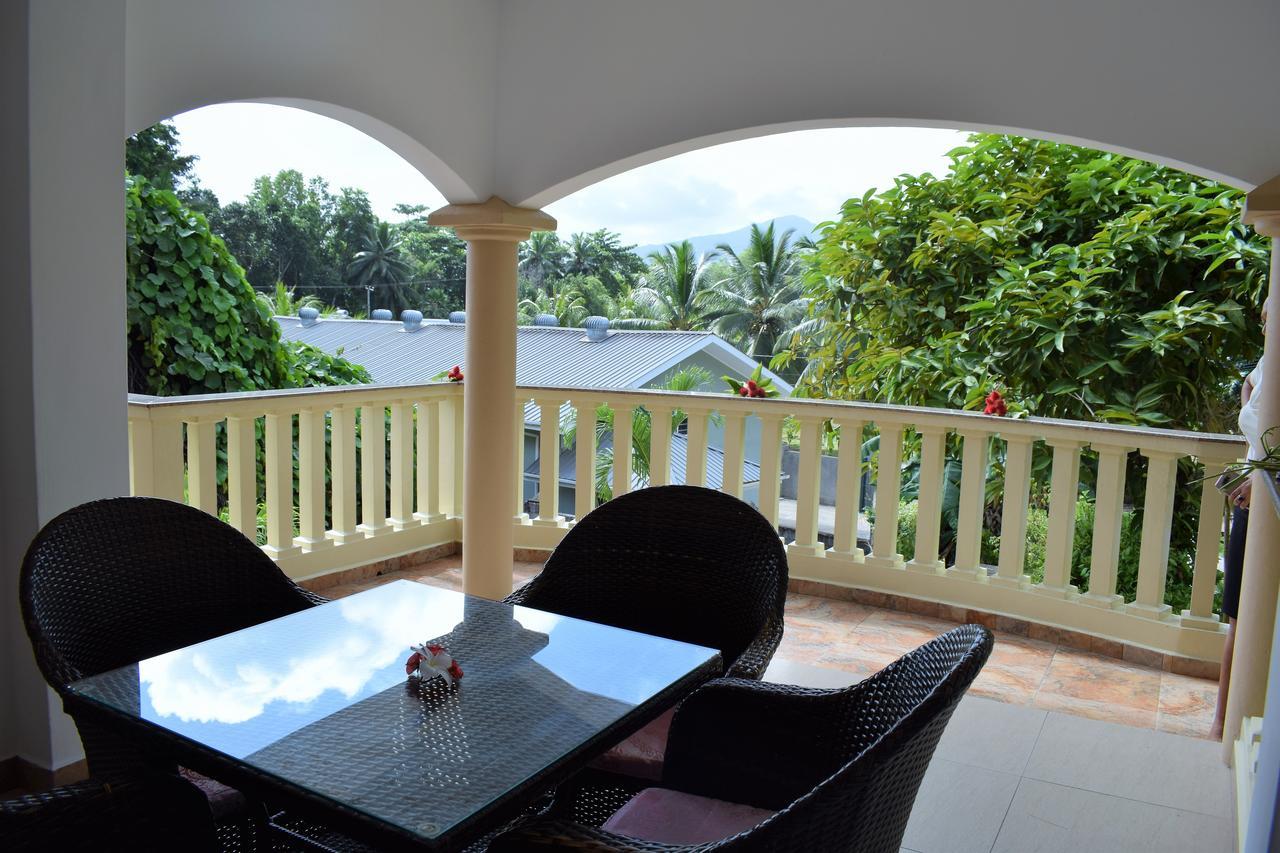 زيف سيلف كيتيرنغ Baie Lazare (Mahe)